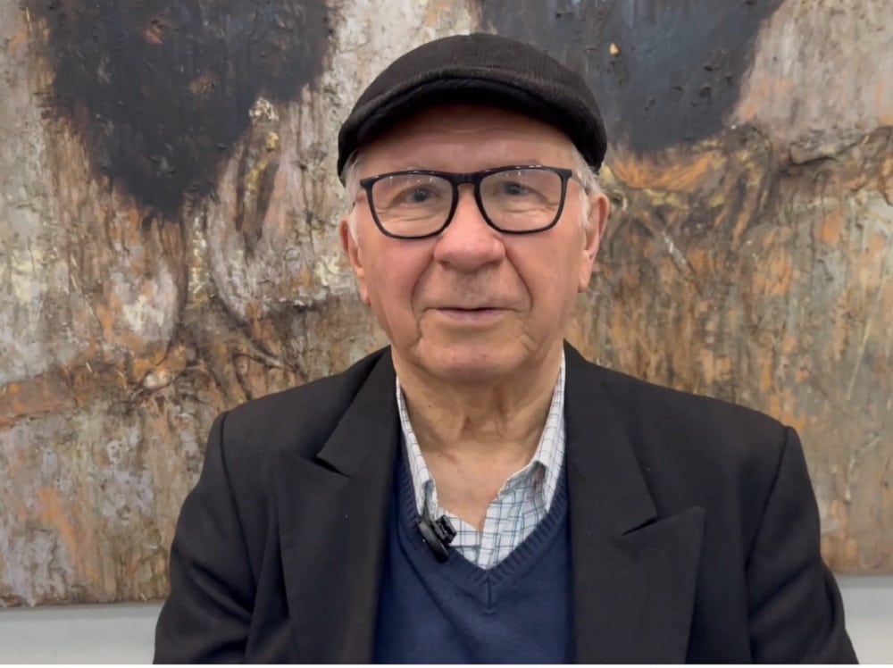 Adrián González El Chirigua durante entrevista registrada para el canal de Faro de Cultura